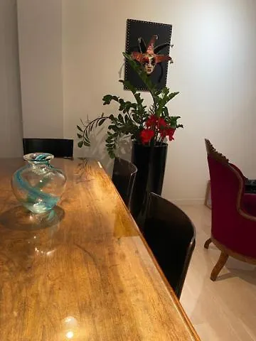 Bruzzanese شقة