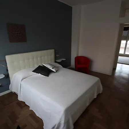 Bruzzanese Apartament Mediolan